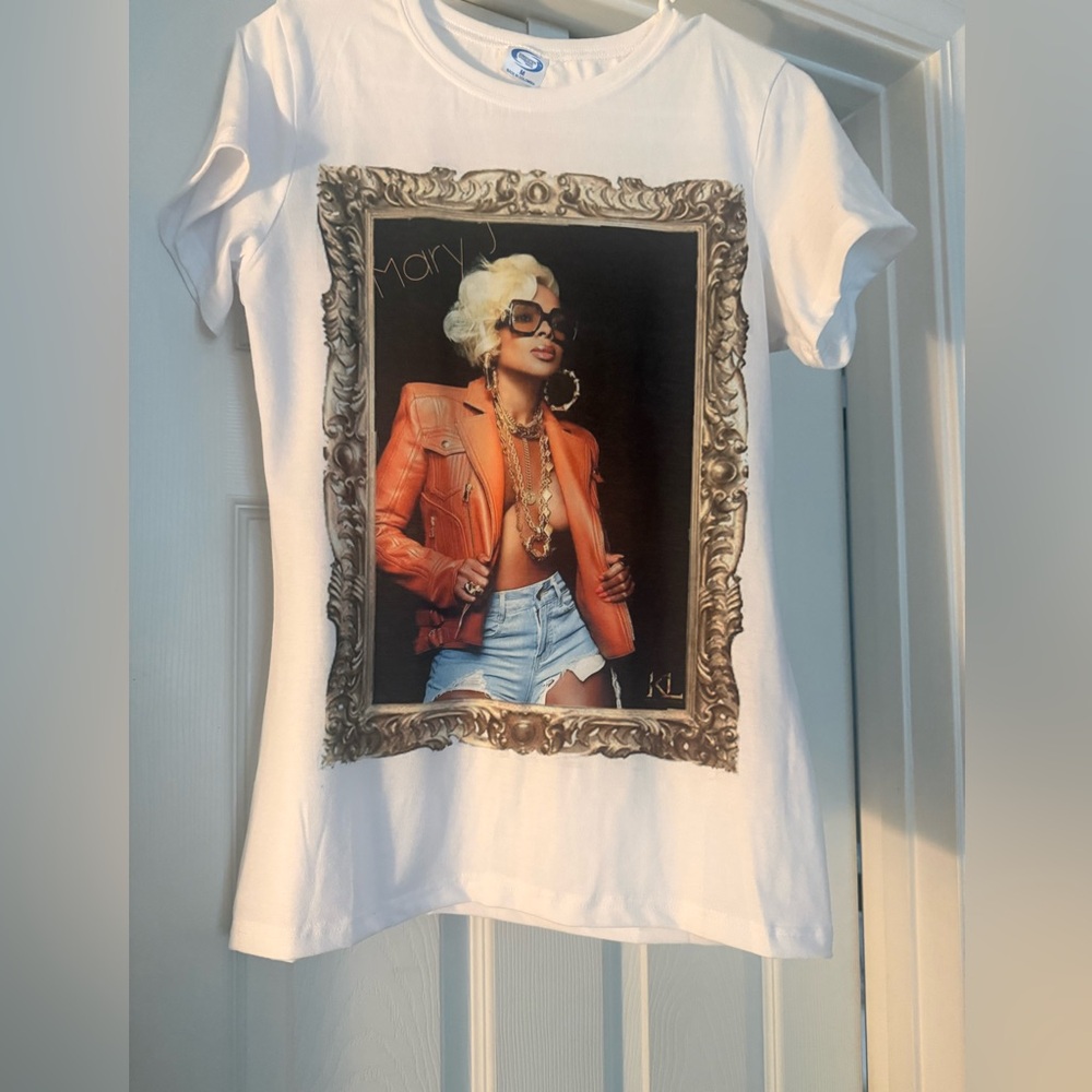 Ladies graphic tee! Super cute!